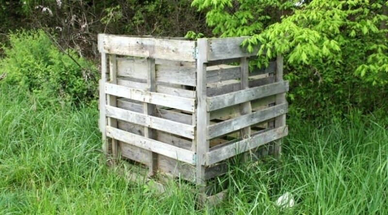 A Simple Pallet Compost Bin