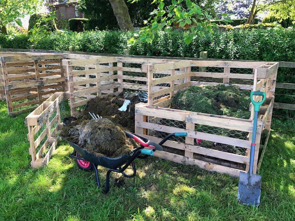 Easy Compost Bin From Wooden Pallets