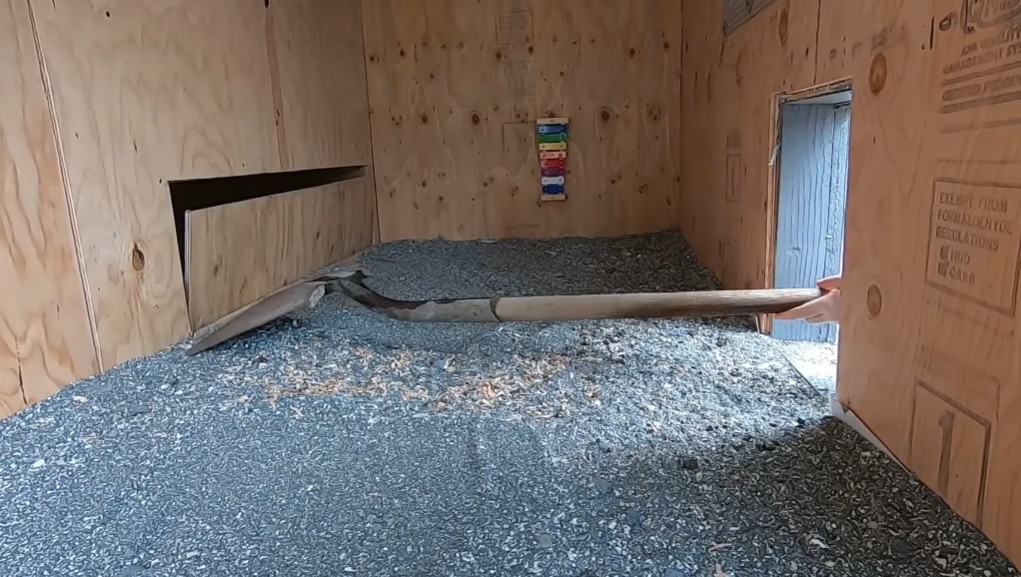 sand bedding for chickens